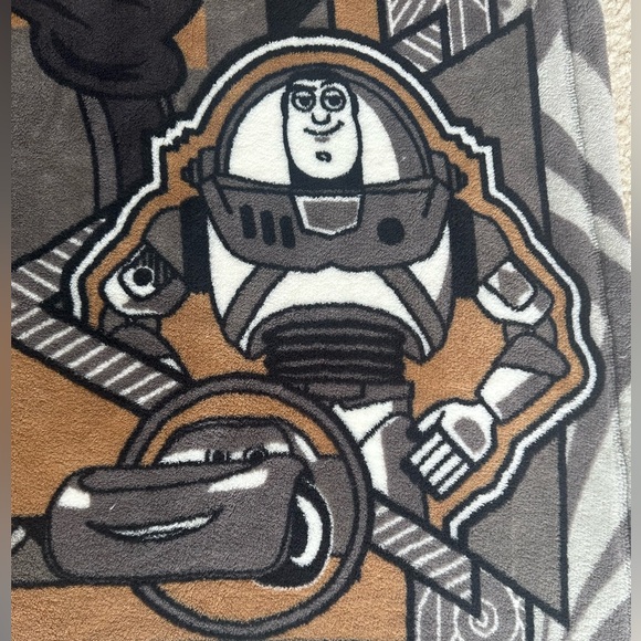 Disney’s Hollywood Studios throw/blanket - Picture 6 of 11